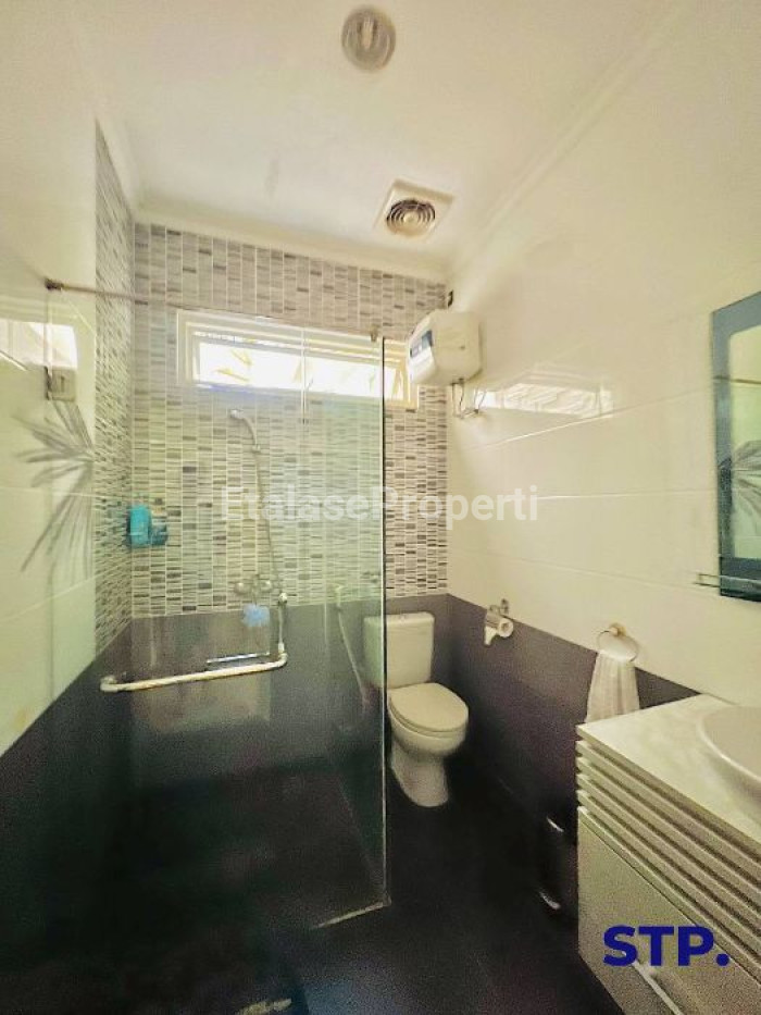Foto properti Jarang Ada! Rumah Mewah Di Pakuwon City Cluster Imperial Beach 6
