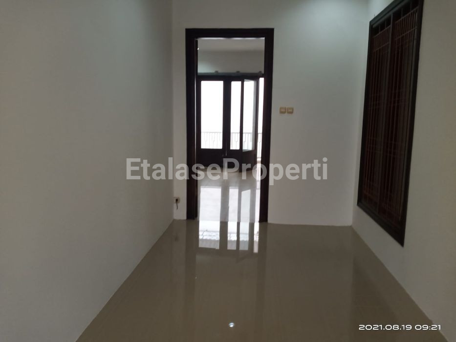Foto properti Margorejo Indah 6kamar Strategis 2