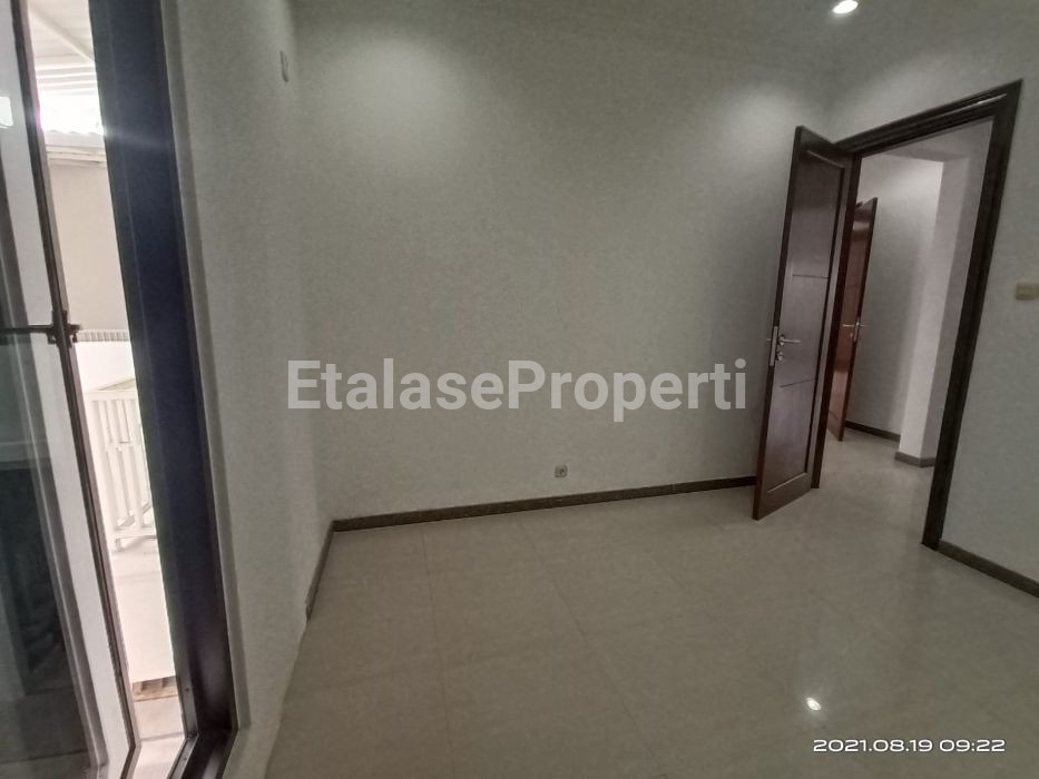 Foto properti Margorejo Indah 6kamar Strategis 4