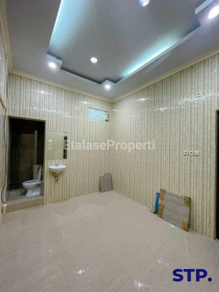 Foto properti Rumah Siap Huni Di Bronggalan, Kalijudan Full Renovasi Granite! 8