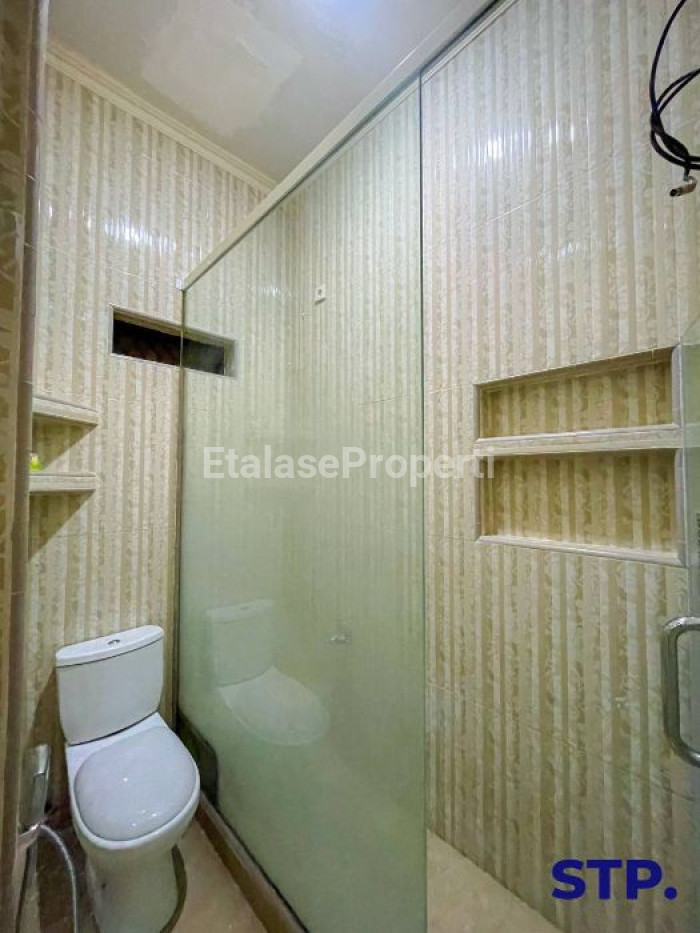 Foto properti Rumah Siap Huni Di Bronggalan, Kalijudan Full Renovasi Granite! 9