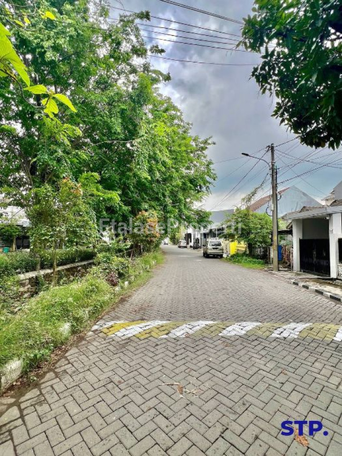 Foto properti Rumah Hitung Tanah Di Raya Wiguna Timur 5