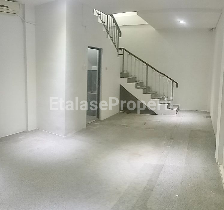 Foto properti *Dijual Ruko Pusat Kota 4 Lantai, Landmark Kayoon* 2
