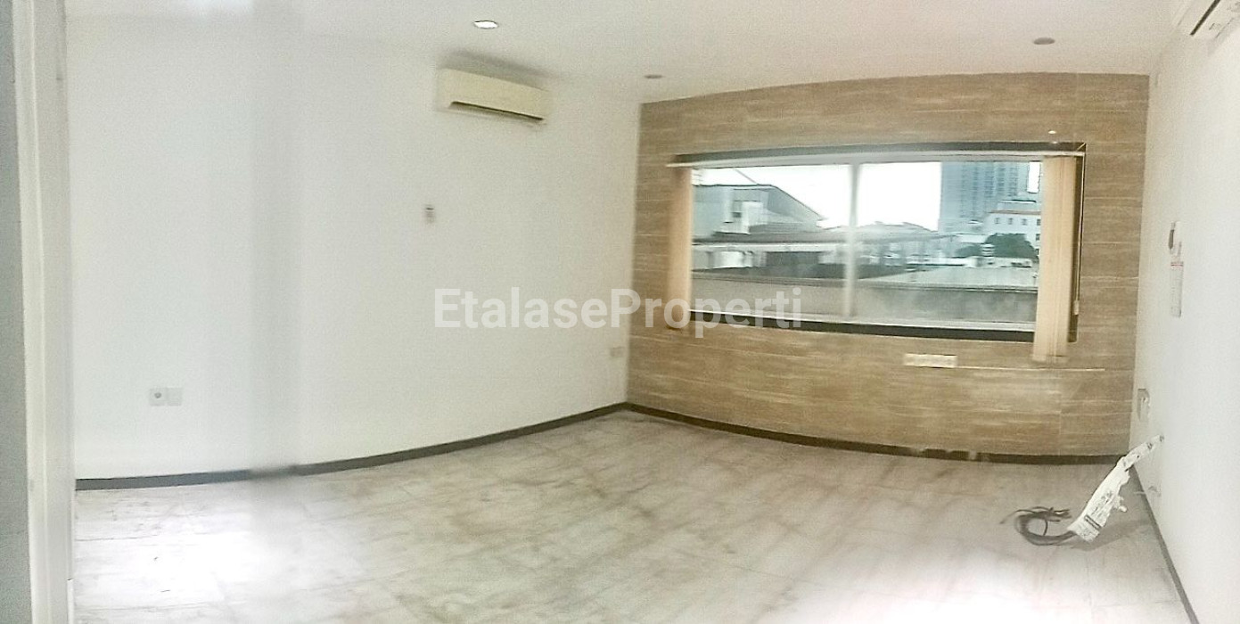 Foto properti *Dijual Ruko Pusat Kota 4 Lantai, Landmark Kayoon* 5