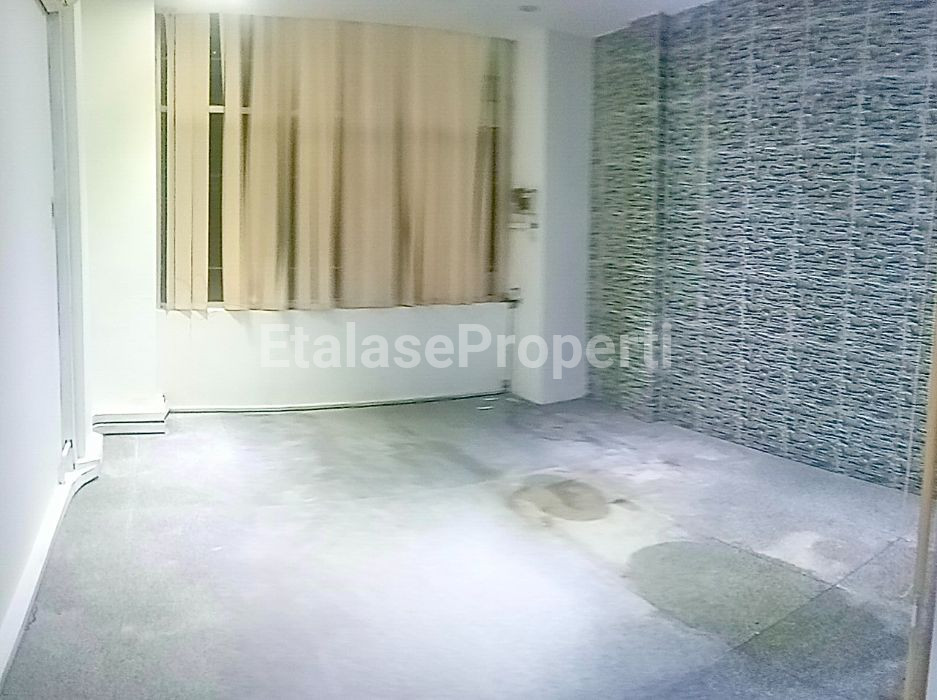 Foto properti *Dijual Ruko Pusat Kota 4 Lantai, Landmark Kayoon* 6
