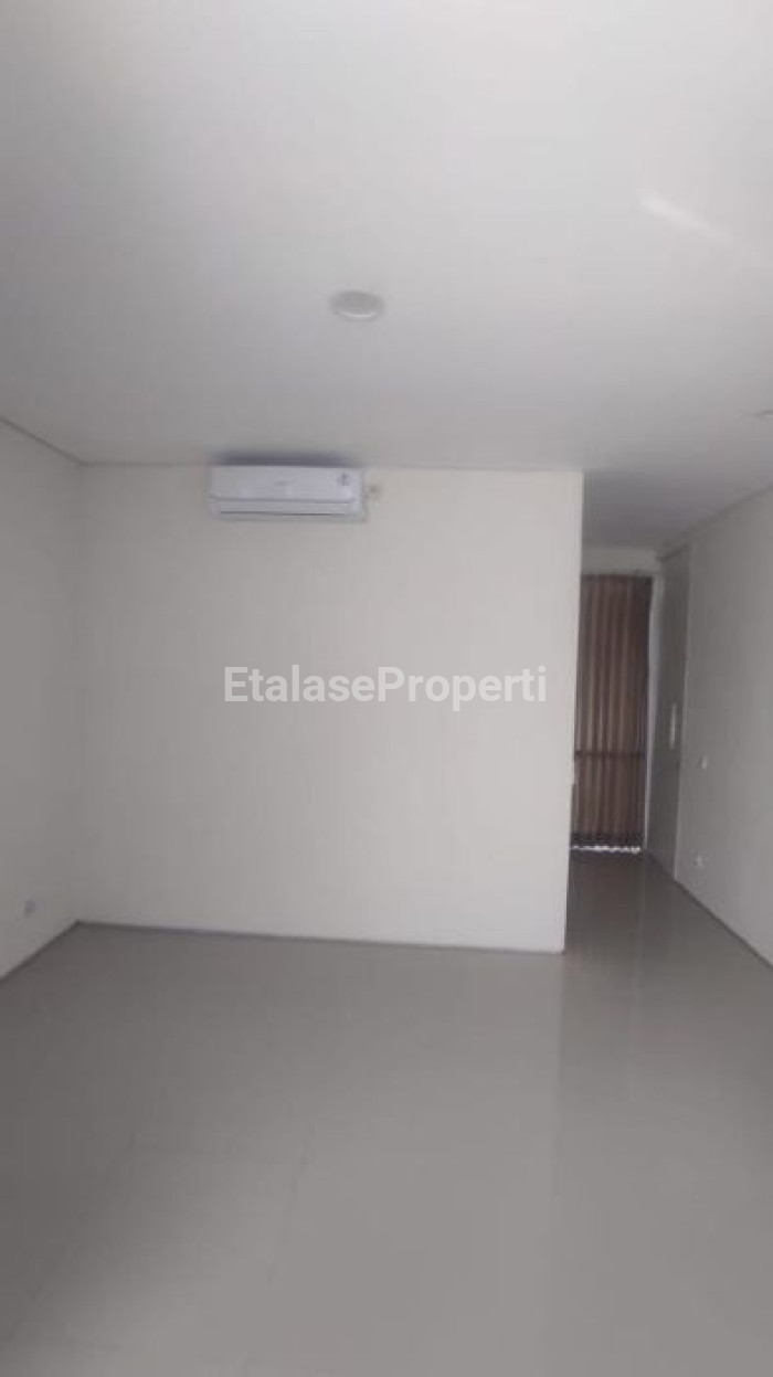 Foto properti Rumah Citraland Minimalis Harga 2M An Alam Hijau 3