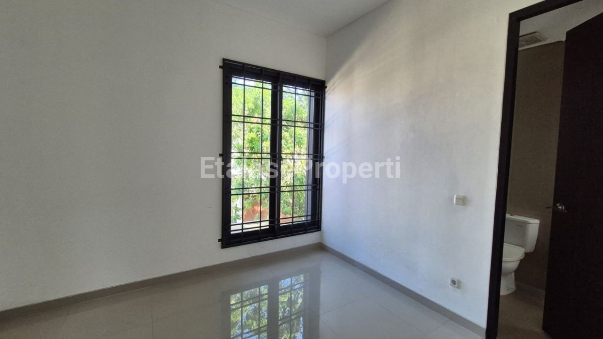 Foto properti Disewakan Rumah Di Darmo Harapan Indah Kosongan 2