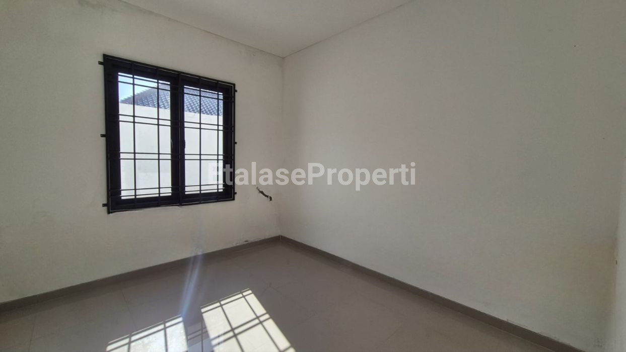 Foto properti Disewakan Rumah Di Darmo Harapan Indah Kosongan 5