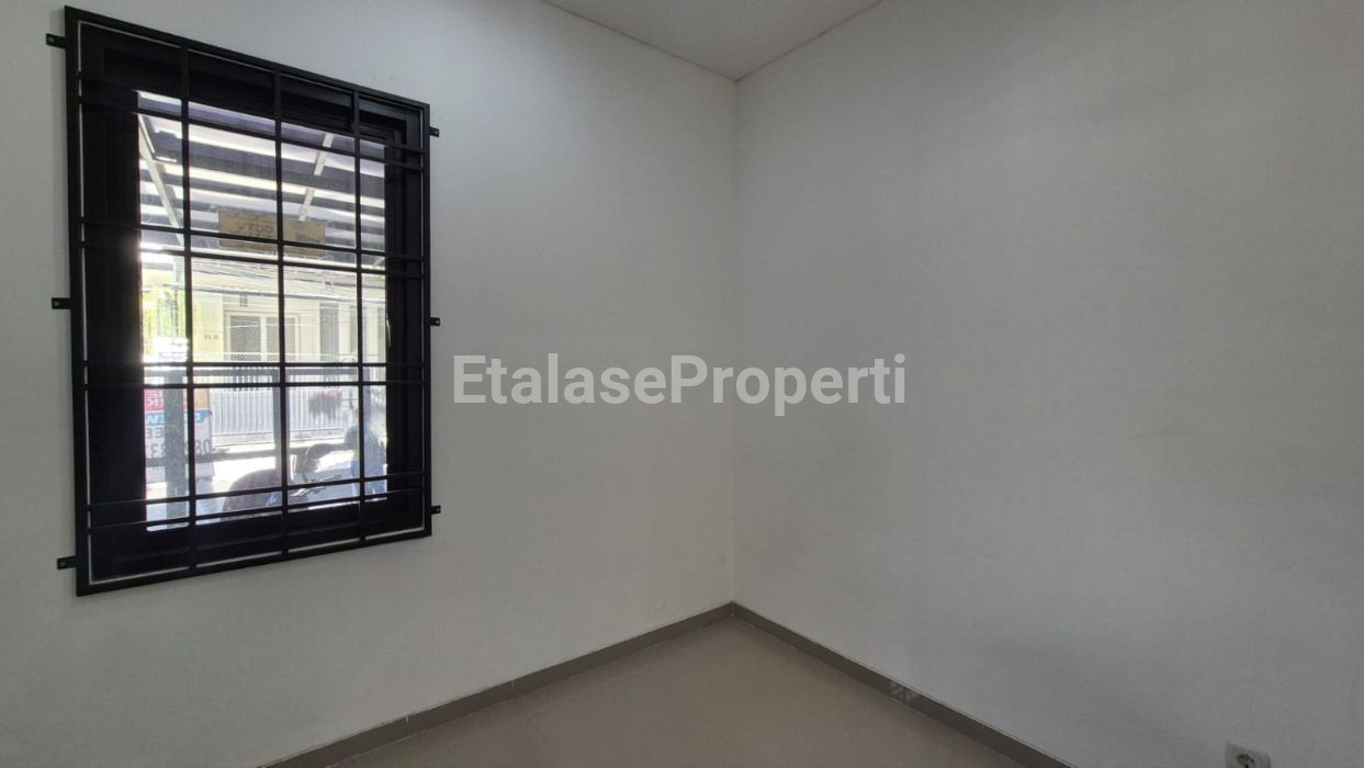 Foto properti Disewakan Rumah Di Darmo Harapan Indah Kosongan 6