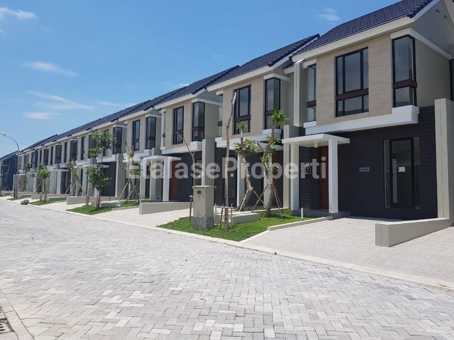 Foto properti Dijual Rumah North West Lake Citraland Bagus Siap Huni 1
