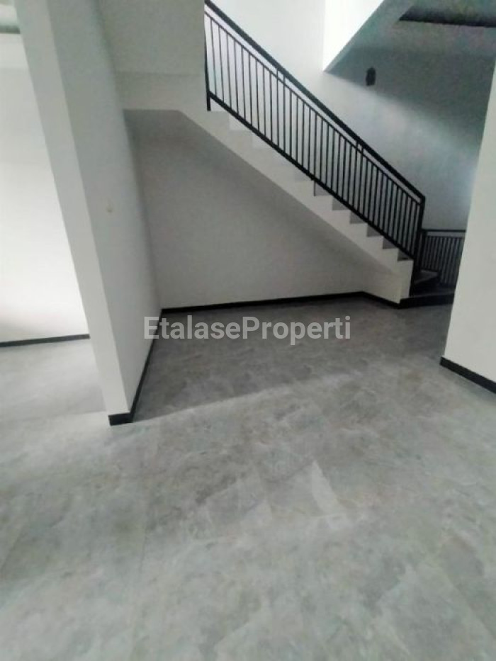 Foto properti Dijual Rumah Jemur Andayani Surabaya Selatan Dekat Raya Ahmad Yani, 2