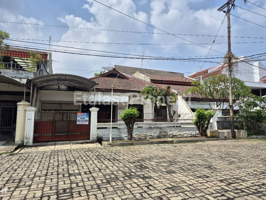 Foto properti Dijual Rumah Di Dharmahusada Utara Siap Huni Dekat Raya 1