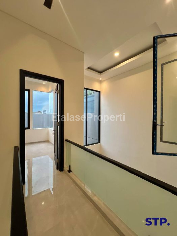Foto properti Modern - Tropical Design, Rumah Baru Di Kupang Baru 2