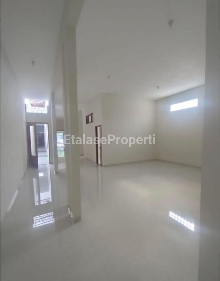 Foto properti Rumah Usaha Komersil Di Jalan Raya Kranggan - Tembok Dukuh 6