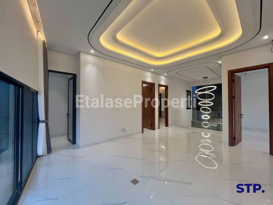 Foto properti Modern - Tropical 2025! Rumah Baru Di Manyar Kertoadi Surabaya 13