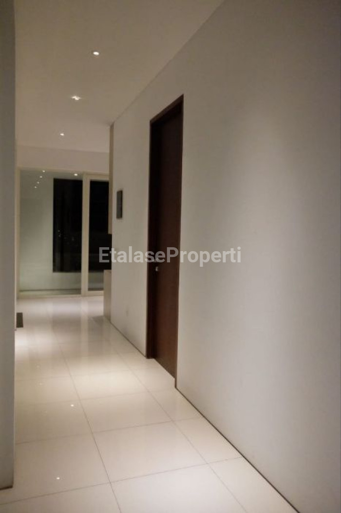 Foto properti RUMAH MEWAH GRAHA NATURA FULL FURNISHED SIAP HUNI 2