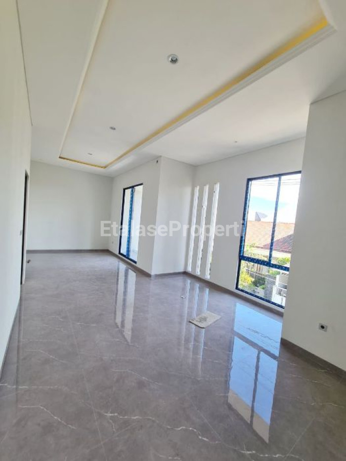 Foto properti Dijual Rumah 2 Lantai Baru Gress Daerah Manyar 5