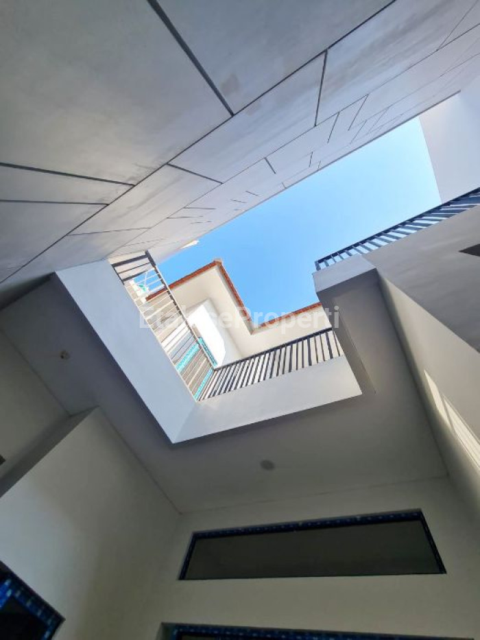 Foto properti Dijual Rumah 2 Lantai Baru Gress Daerah Manyar 7