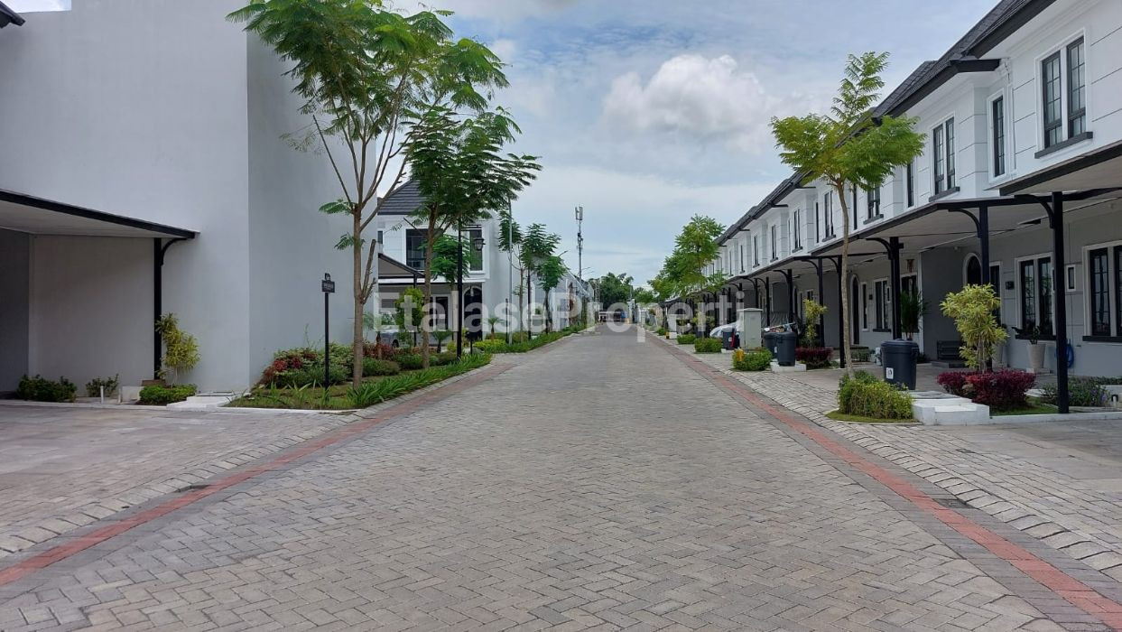 Foto properti Rumah Baru Western Style Mansion Nine Lakarsantri Dekat Pakuwon Mall 8