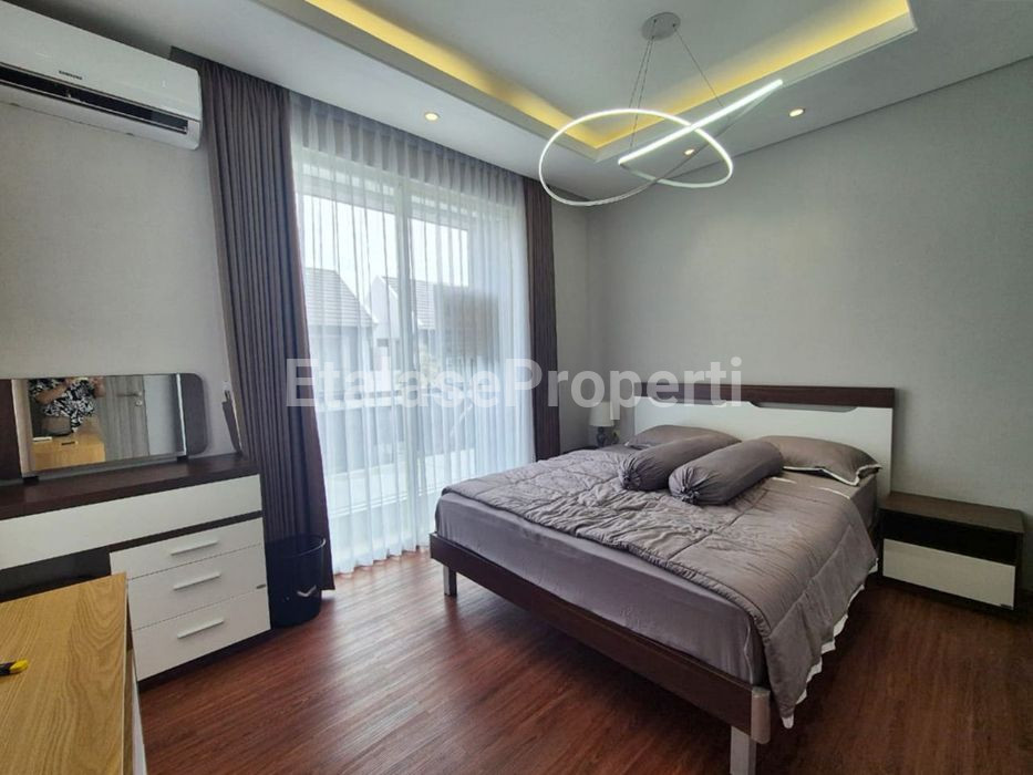 Foto properti Dijual Rumah Bagus Di Grand Pakuwon Surabaya Barat Furnished 1