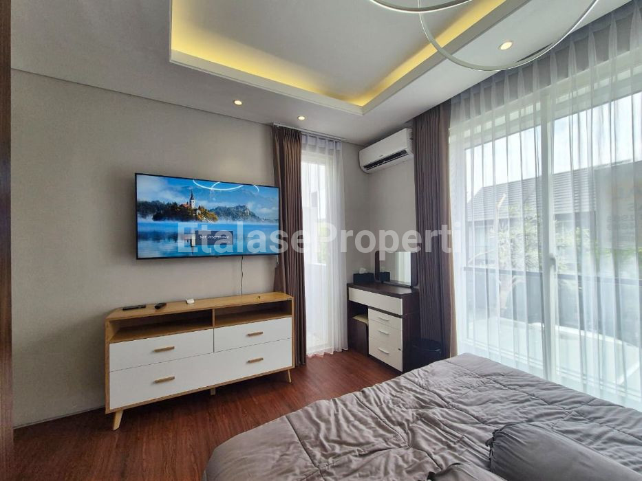 Foto properti Dijual Rumah Bagus Di Grand Pakuwon Surabaya Barat Furnished 7