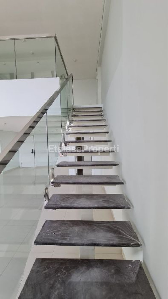 Foto properti Turun Harga! Disewakan Ruang Kantor /office Di Soho Vieloft Ciputra 8
