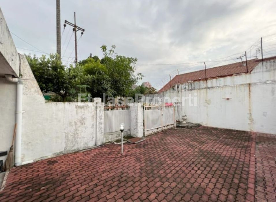 Foto properti Dijual Rumah Hitung Tanah Darmo Permai Timur 4