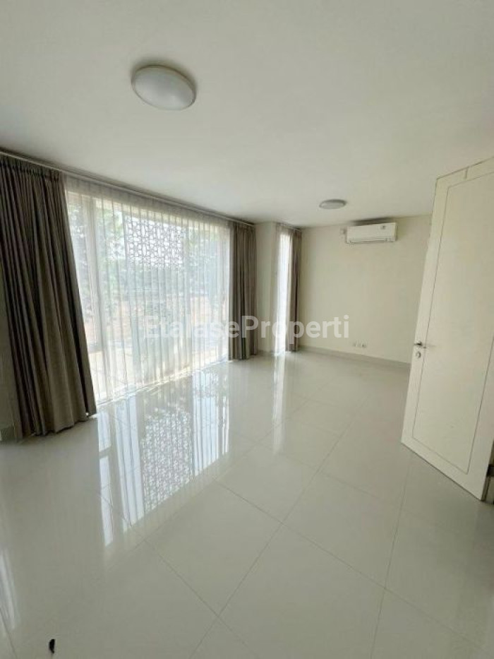 Foto properti Disewakan Rumah Di Grand Pakuwon Full Furnished 1