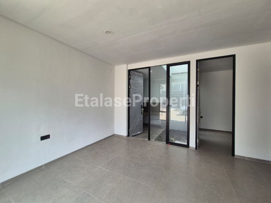 Foto properti Disewakan Rumah Baru Di Grand Eastern Siap Huni 3