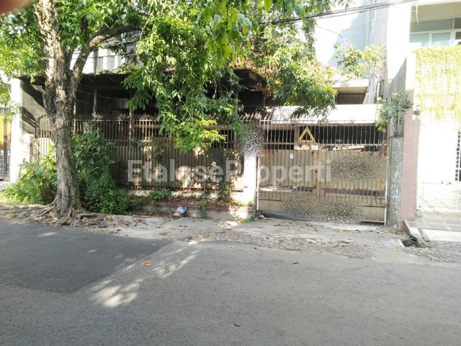 Foto properti Dijual Rumah Di Embong Cerme Genteng Siap Huni 1