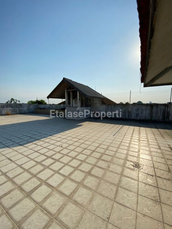 Foto properti Disewakan Gedung Raya Rungkut Madya Pojokan MERR Nol Jalan 3