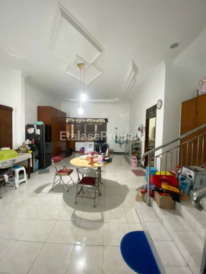 Foto properti Disewakan Gedung Raya Rungkut Madya Pojokan MERR Nol Jalan 6