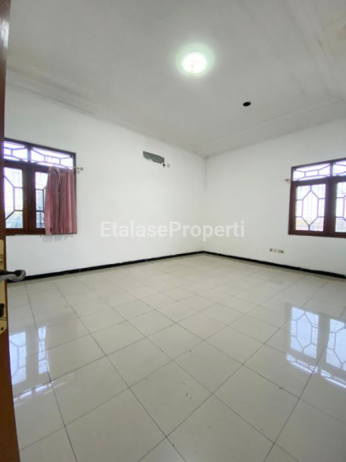Foto properti Disewakan Gedung Raya Rungkut Madya Pojokan MERR Nol Jalan 8