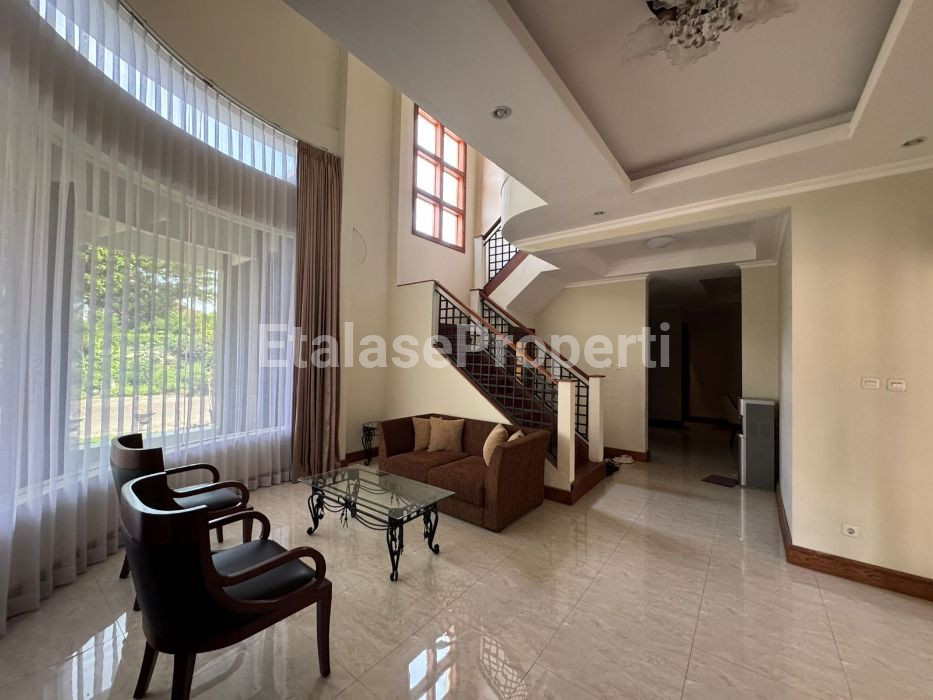 Foto properti Rumah Mewah FLORAYA Margorejo Pojok Siap Huni 2