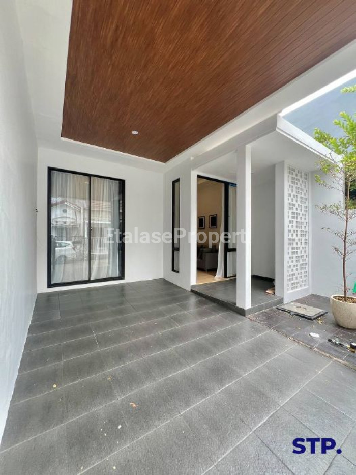 Foto properti Modern Compact, Rumah Pakuwon City Cluster Griya Asri 5