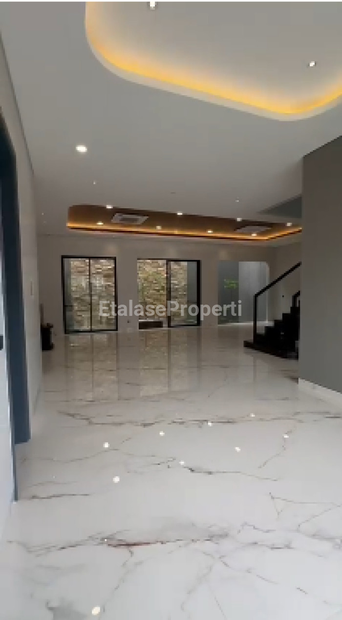 Foto properti Rumah Lux Baru 3 Lantai Di Citraland Waterfront Surabaya 6