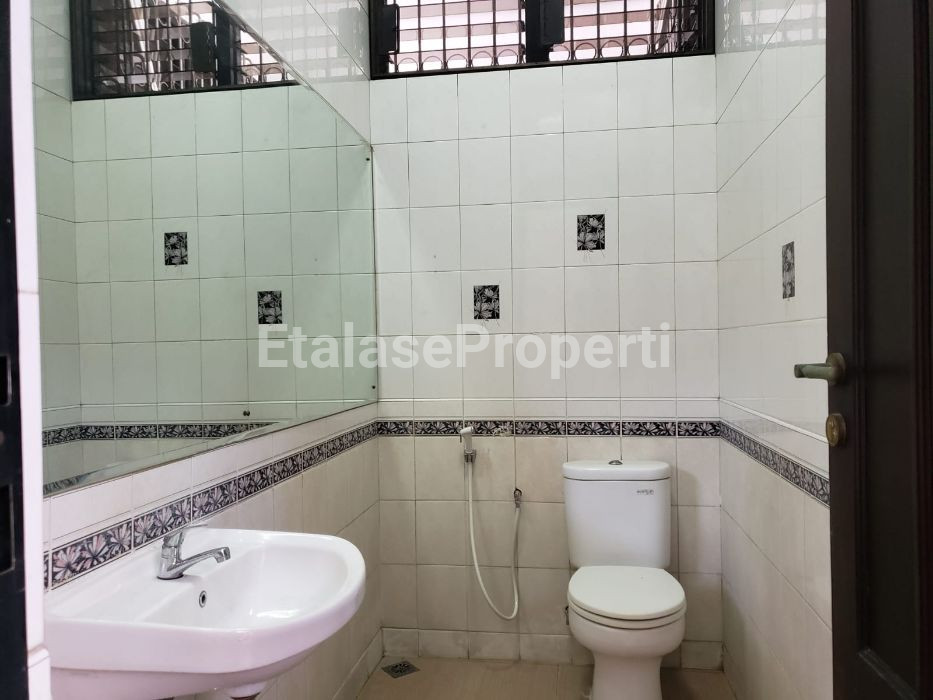 Foto properti Pusat Kota Jalan Argopuro SIAP PAKAI Cocok U/ Kantor, Klinik Dll 4