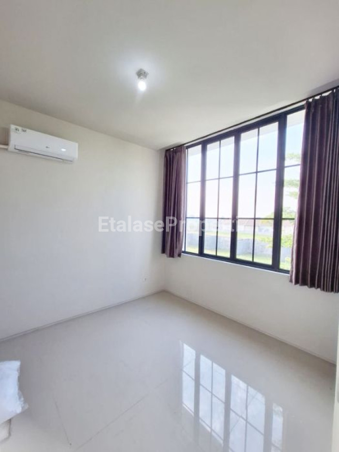 Foto properti Dijual Rumah Di Grand Sunrise Menganti Gresik 5