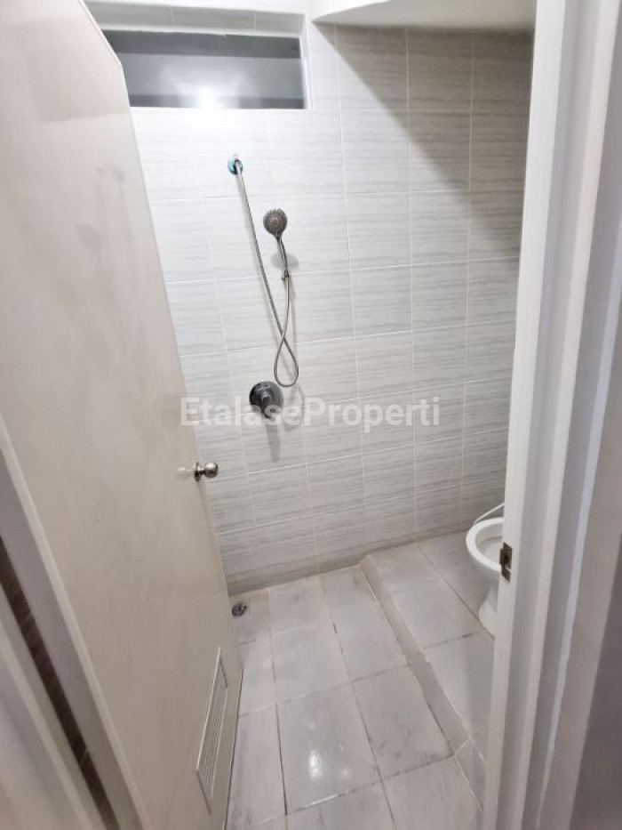Foto properti Dijual Rumah Di Grand Sunrise Menganti Gresik 8
