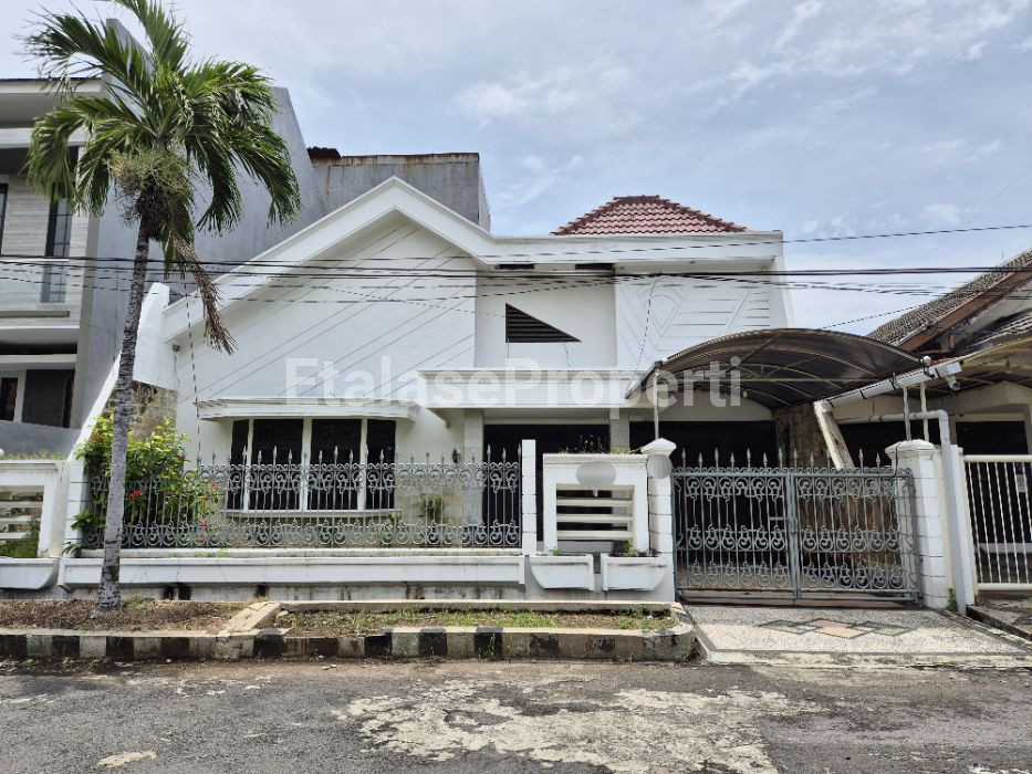 Foto properti Rumah Dharmahusada Indah Dekat GM Dan Kampus Unair Harga Menarik 1