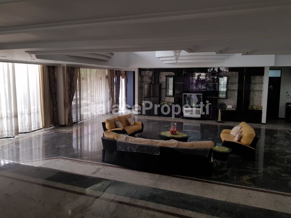 Foto properti *PRIME LOCATION!! Komersial Terbaik!! Dijual / Disewakan Rumah Sebelah Galaxy Mall 3* 4