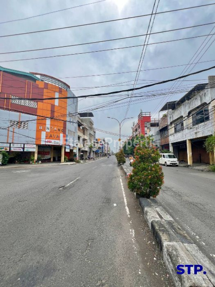 Foto properti Disewakan Ruko Hoek Lantai 1 Di Jalan Kapasan 4