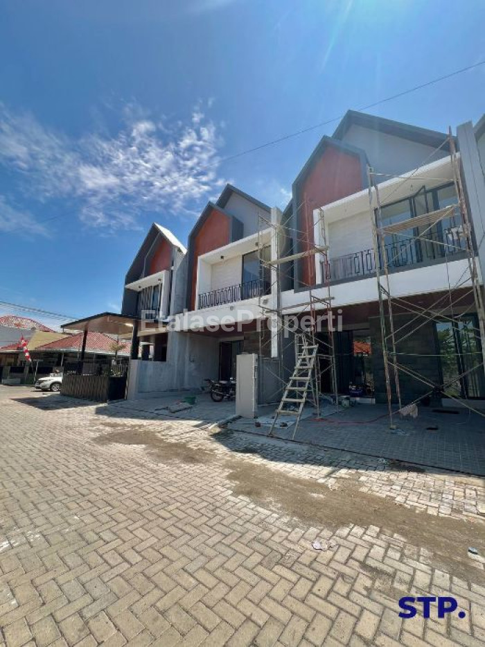 Foto properti 2 Unit, Rumah Baru Scandinavian Di Manyar Tirtoyoso Hadap Selatan Tipe B 2