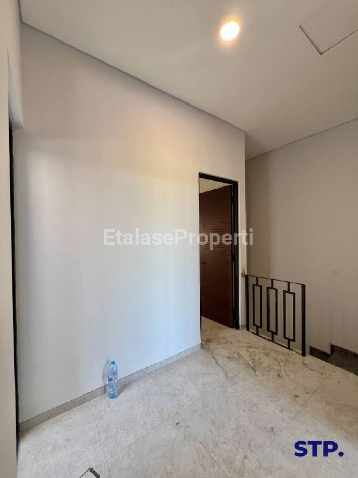 Foto properti 2 Unit, Rumah Baru Scandinavian Di Manyar Tirtoyoso Hadap Selatan Tipe B 6