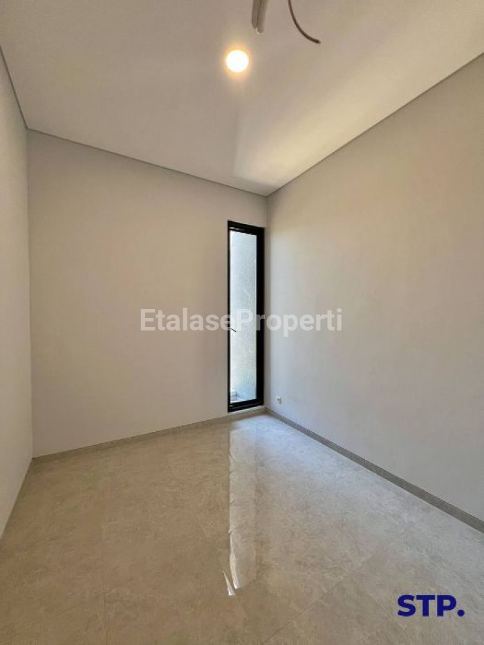 Foto properti 2 Unit, Rumah Baru Scandinavian Di Manyar Tirtoyoso Hadap Selatan Tipe B 8