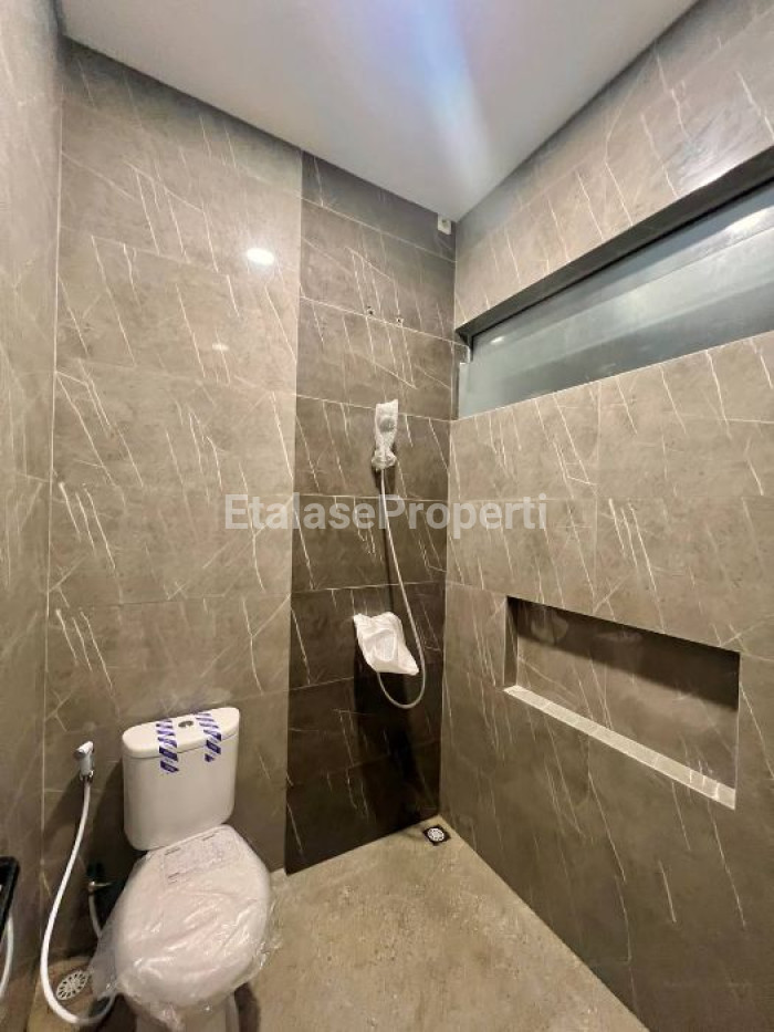 Foto properti 2 Unit, Rumah Baru Scandinavian Di Manyar Tirtoyoso Hadap Selatan Tipe B 8