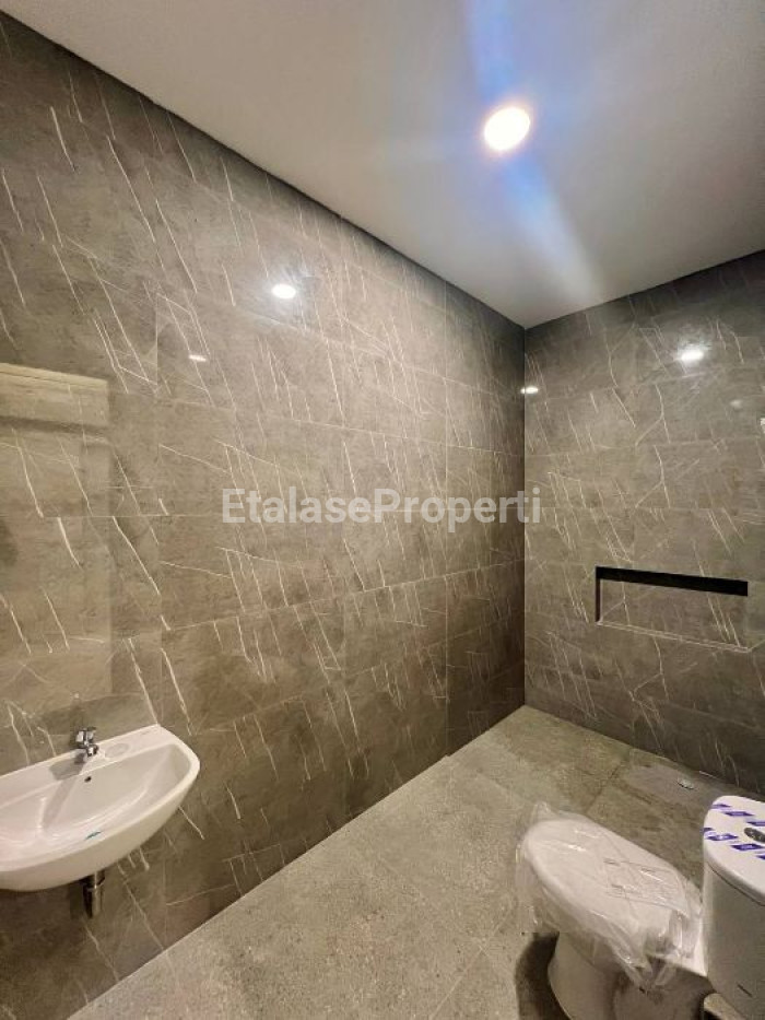 Foto properti 2 Unit, Rumah Baru Scandinavian Di Manyar Tirtoyoso Hadap Selatan Tipe C 8