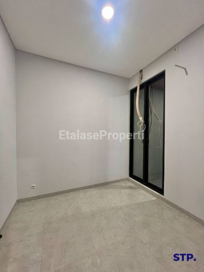 Foto properti Rumah Baru Scandinavian Di Manyar Tirtoyoso 3