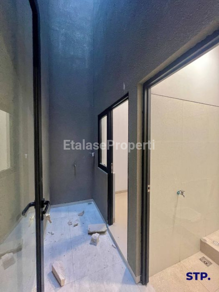 Foto properti Rumah Baru Scandinavian Di Manyar Tirtoyoso 5