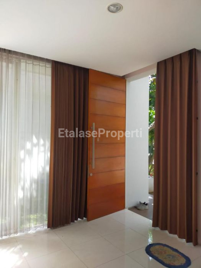 Foto properti RUMAH THE MANSION PAKUWON INDAH SURABAYA FOR RENT 1